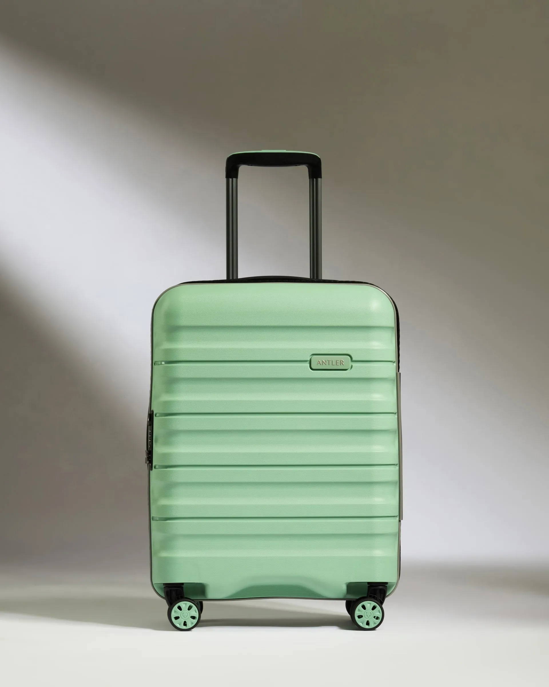 Cabin Suitcase in Mineral - Lincoln