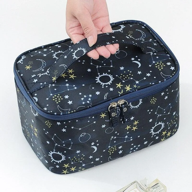 Portable Large-capacity Waterproof Toiletry Bag For Men/Women