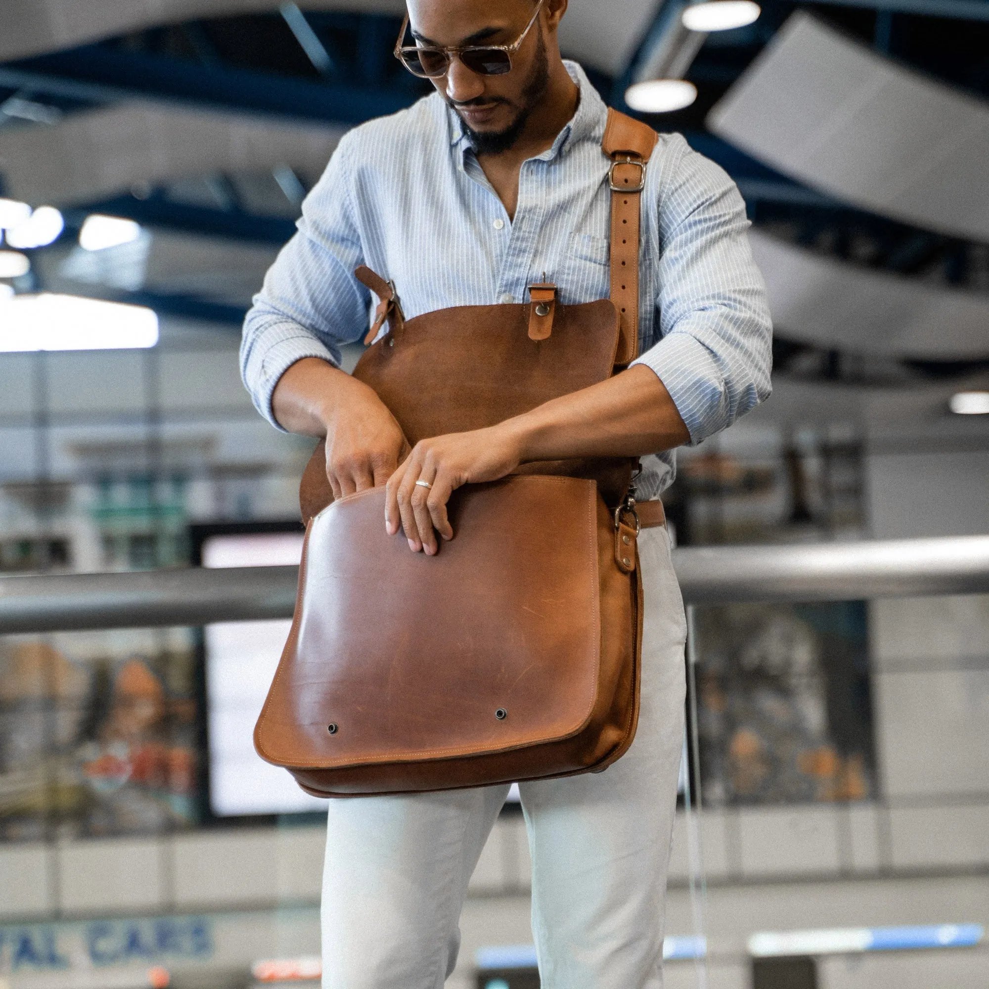 The No. 1860 EXPRESS - Fine Leather Messenger Bag & Mens Briefcase