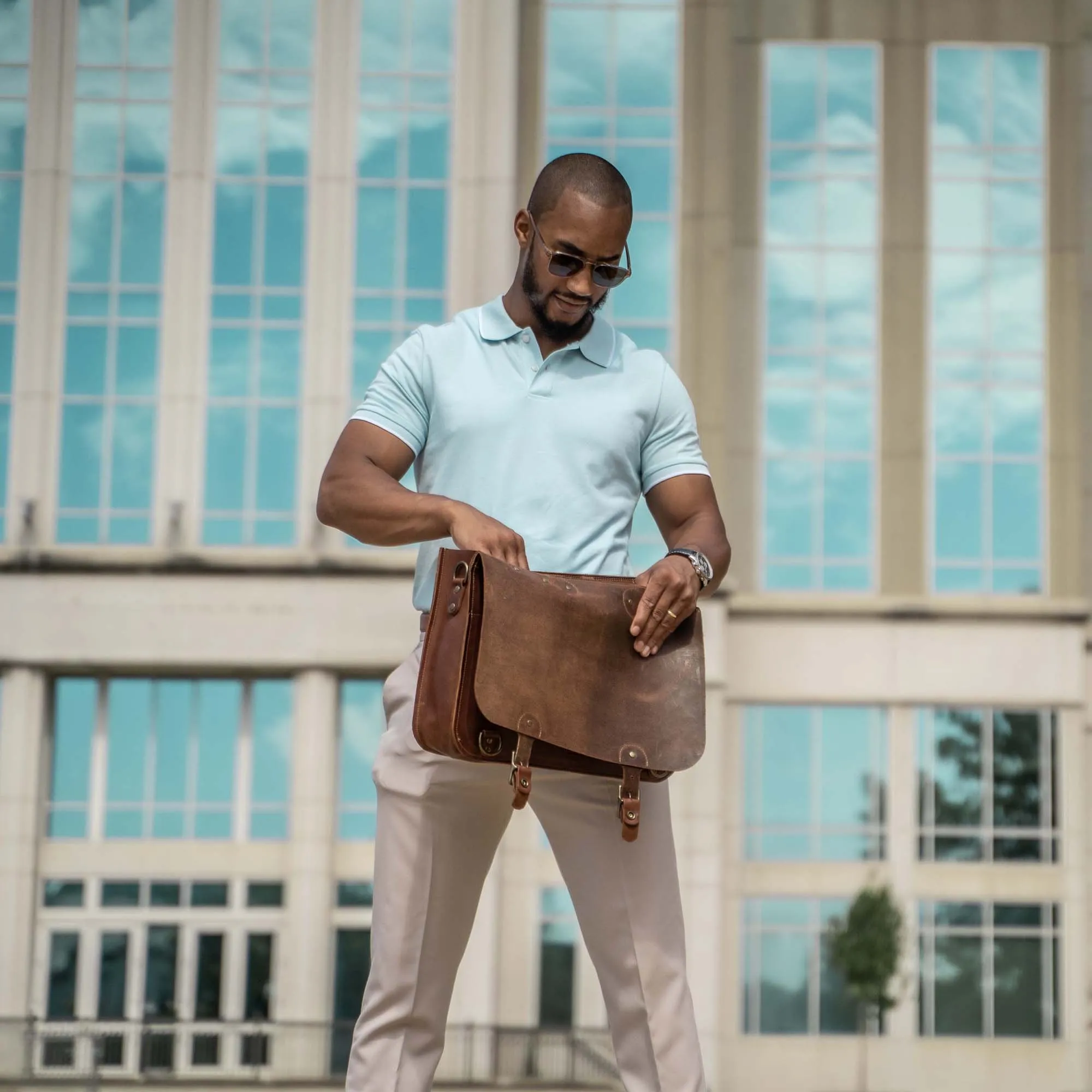 The No. 1860 EXPRESS - Fine Leather Messenger Bag & Mens Briefcase