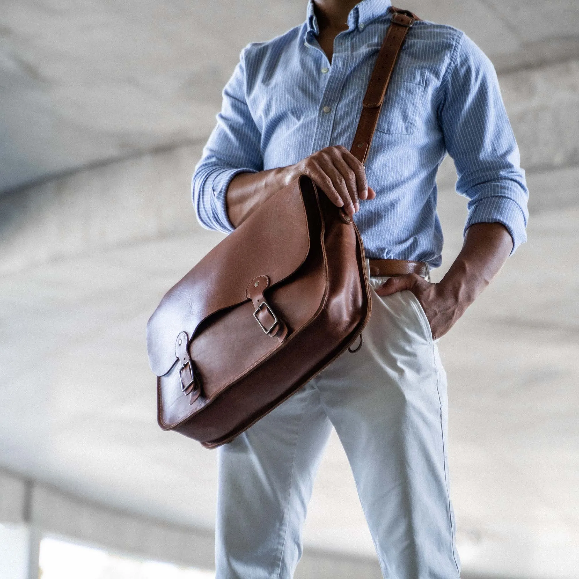 The No. 1860 EXPRESS - Fine Leather Messenger Bag & Mens Briefcase