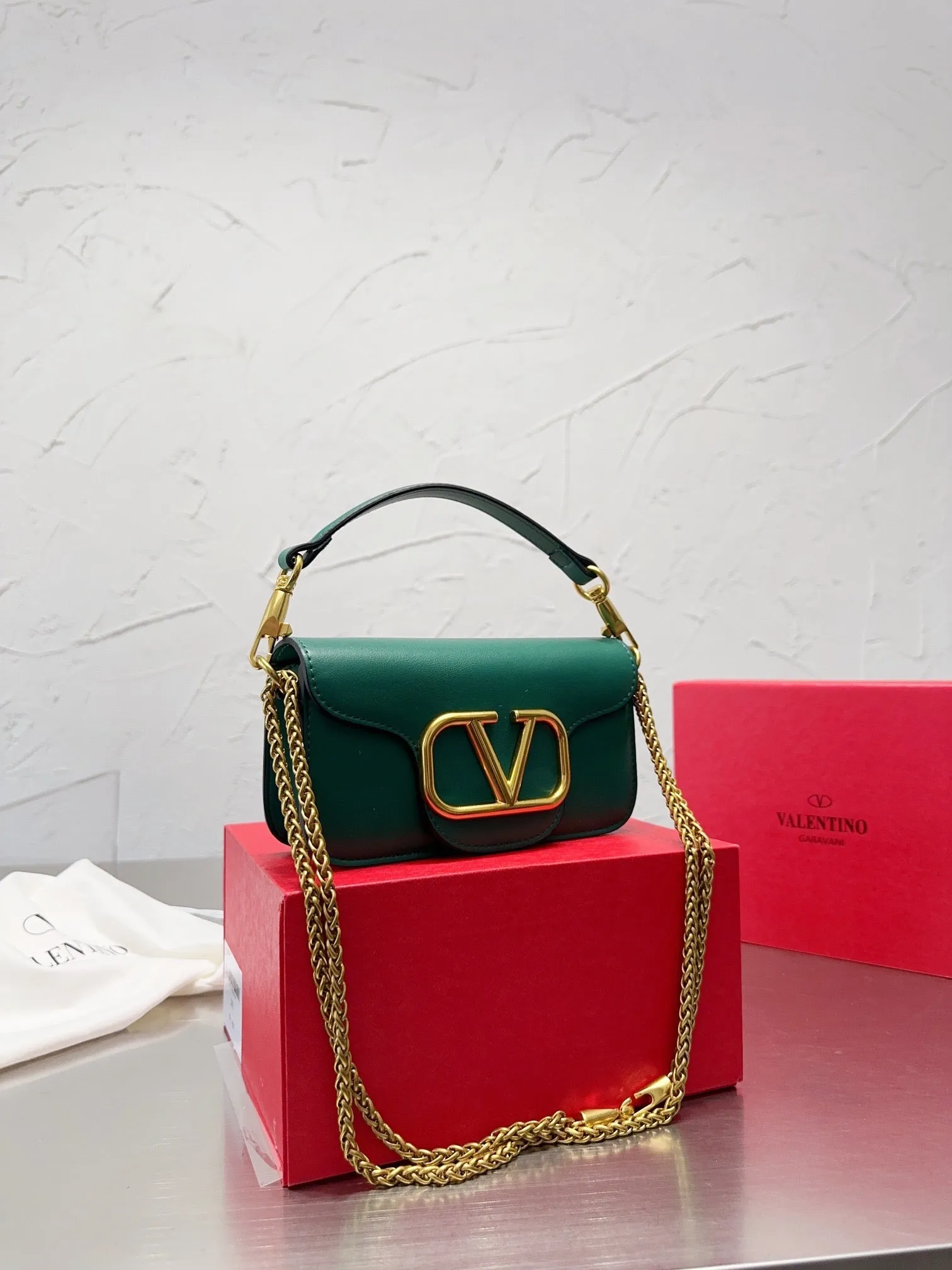 VLTN079 LOCÒ SMALL SHOULDER BAG / W7.8xH4.3xD1.9 in.